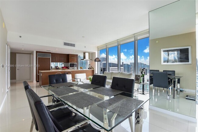Foto del edificio - 495 Brickell Ave