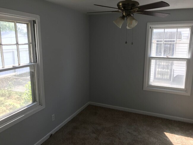 Foto del edificio - 3 bed / 1 bath, North side single family r...