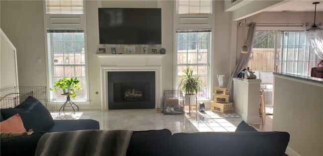 Building Photo - 10 Regency Rd
