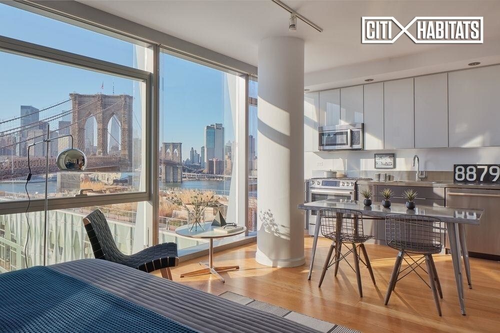 Primary Photo - Dock Street Dumbo