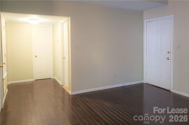 Foto del edificio - 3317 Windsor Dr
