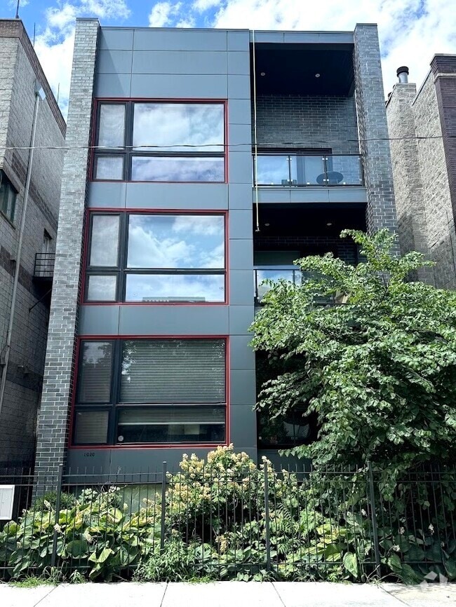 Building Photo - 1020 N Marshfield Ave