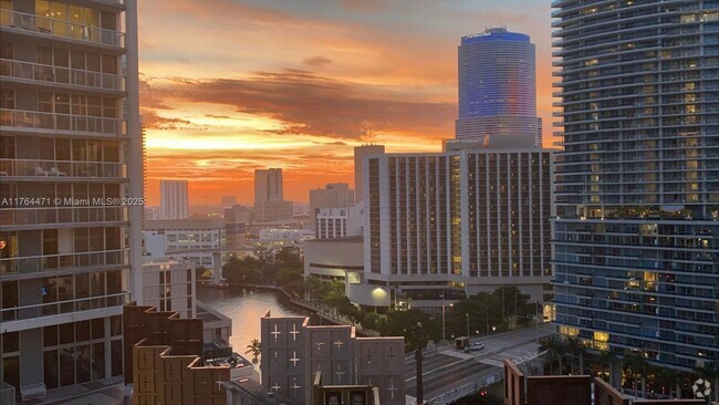 Building Photo - 475 Brickell Ave