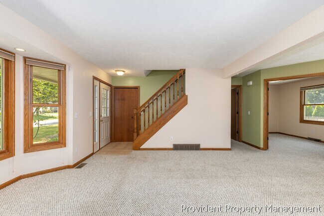 Building Photo - Spacious 4 Bedroom / 2.5 Bath Home with Byron Center Schools