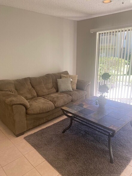 Foto del edificio - 12900 Walden Rd