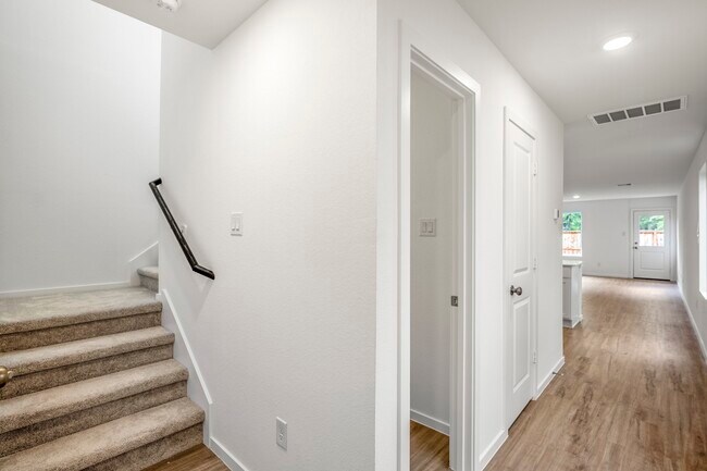 Foto del edificio - 21463 Carosella Dr