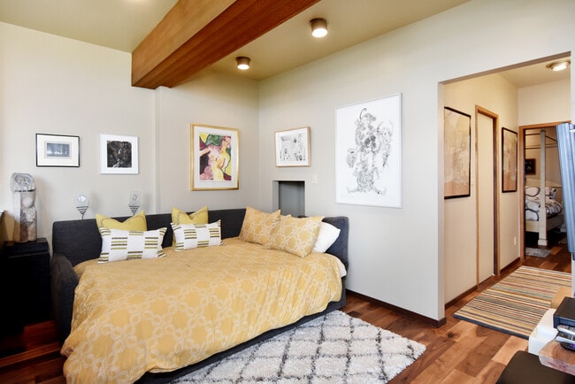 Building Photo - 1964 Harvard Ave E