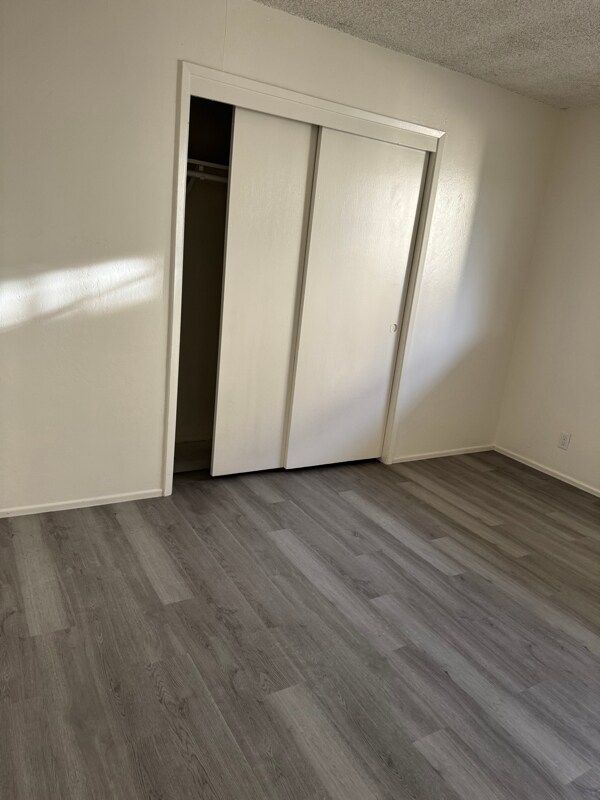 Foto del edificio - 947 Tamarack Ln