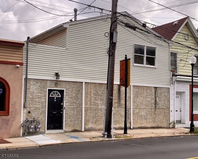 Foto del edificio - 107 Valley Rd