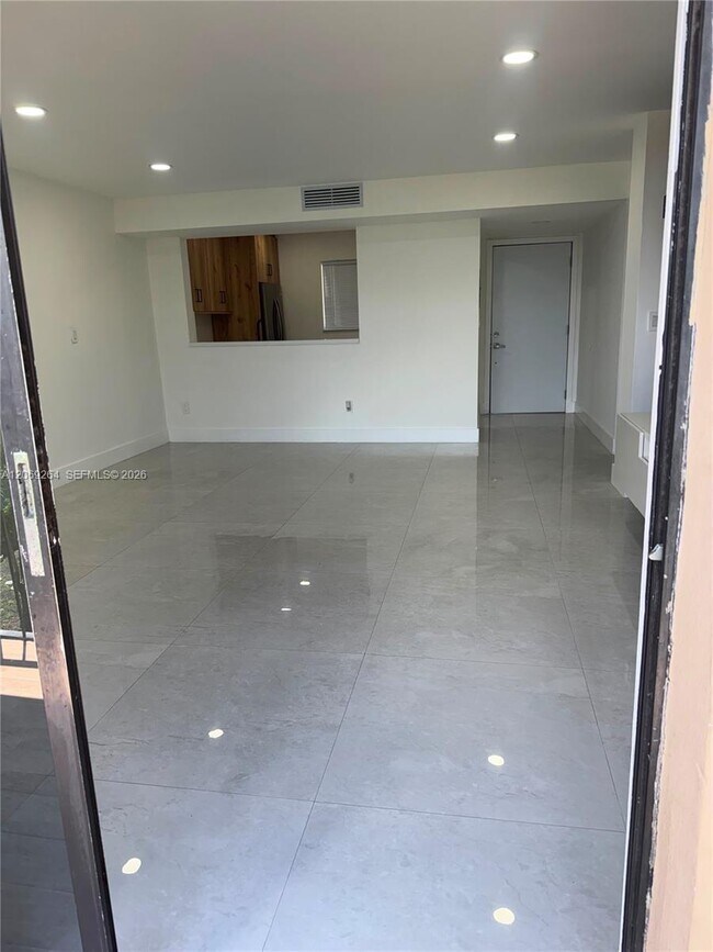 Foto del edificio - 8635 NW 8th St