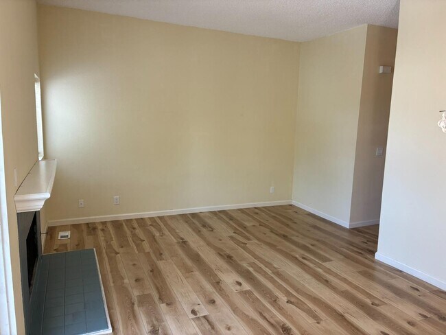 Foto del edificio - 3550 Carter Dr