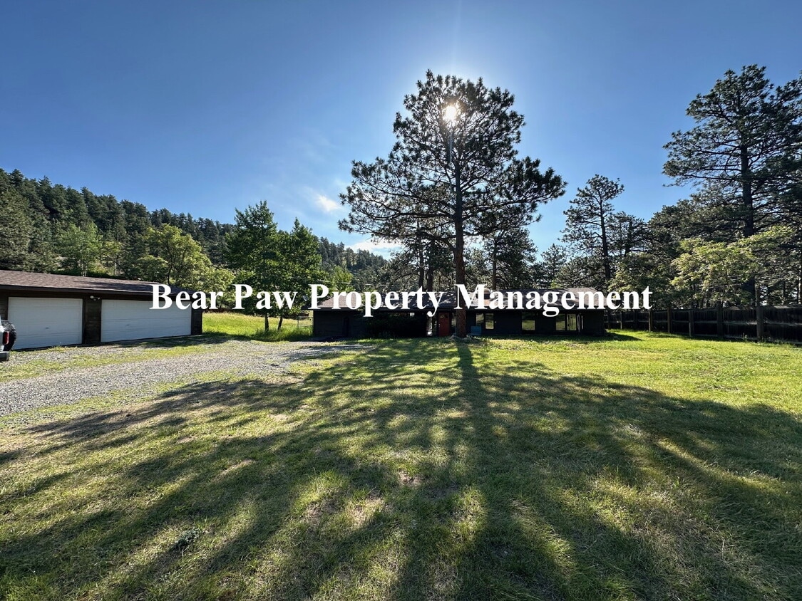 Primary Photo - "Charming 3-Bed Oasis with 2 Baths in Nort...