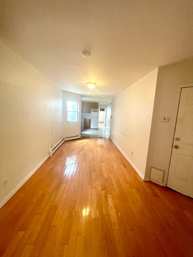 Living room - 43 Saint Pauls Ave