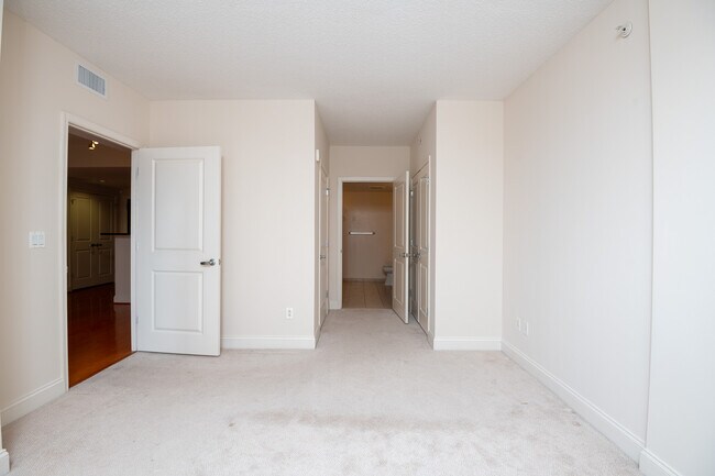 Building Photo - 1020 N Highland St