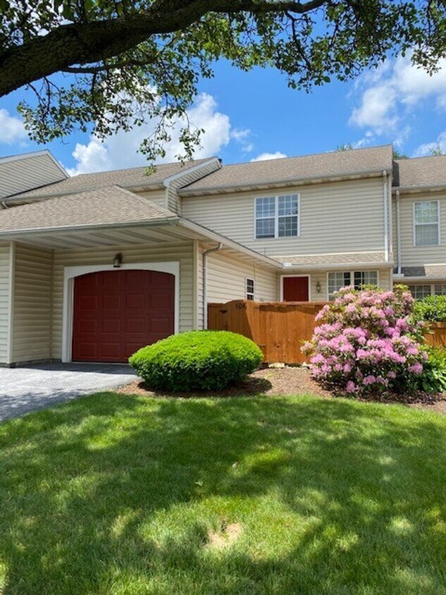 Primary Photo - 106 Treetops Dr