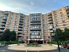 Building Photo - 8380 Greensboro Dr