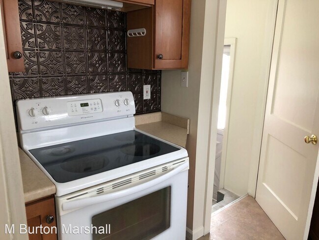 Building Photo - 3 br, 1 bath House - 73 Utica St