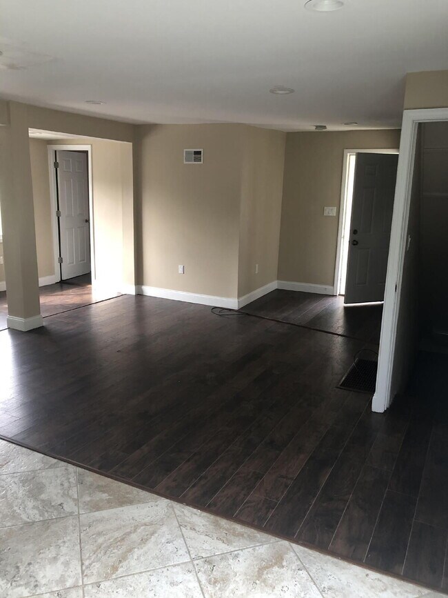 Building Photo - Nice, quiet 3/2 in North Huntingdon