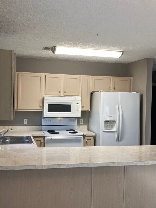 Foto del edificio - $1100 Off with Dec Move In Spacious Home i...