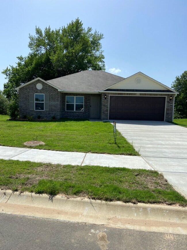 Building Photo - *PRE-LEASING* Three Bedroom | Two Bath Hom...