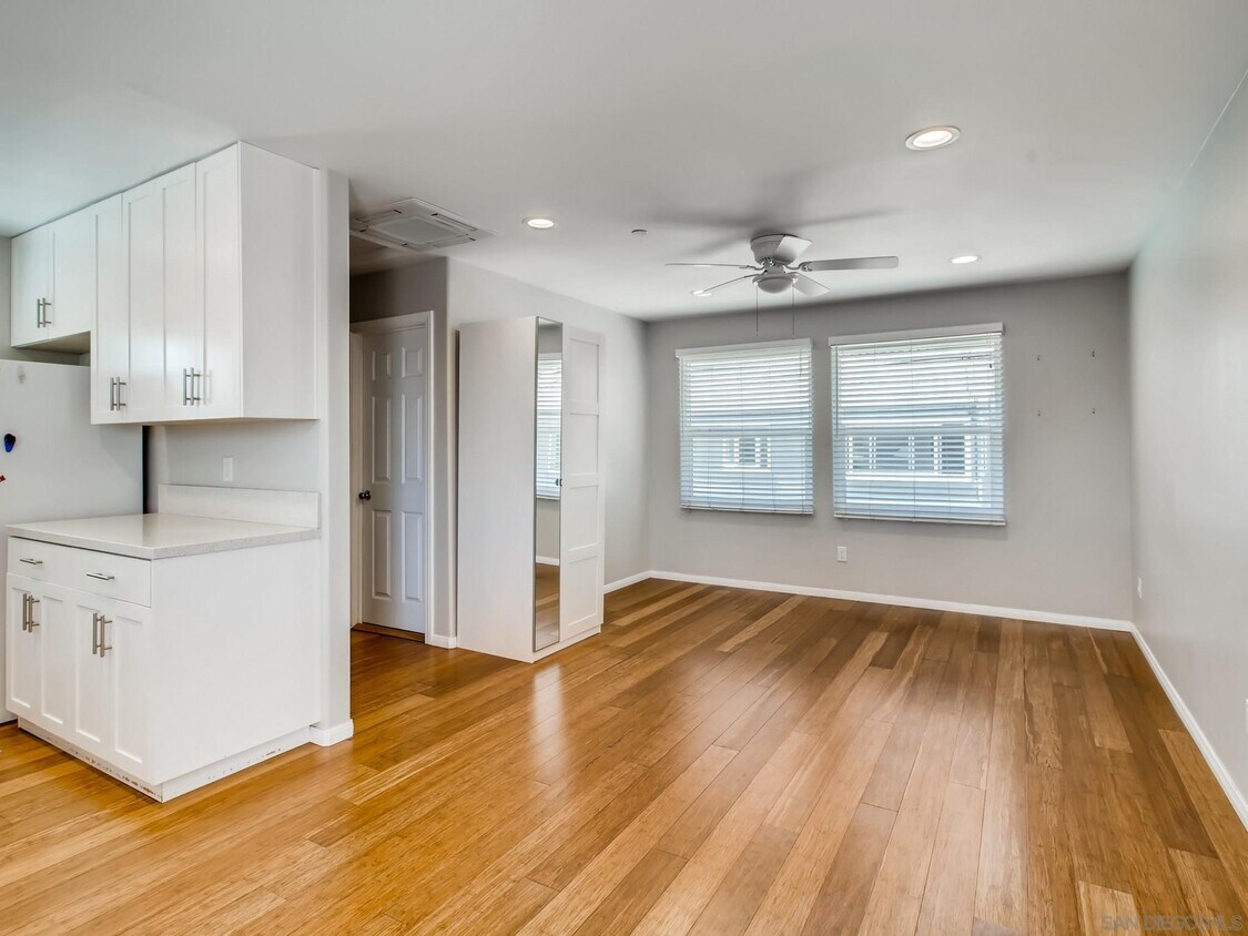 Primary Photo - 4653 Castelar St