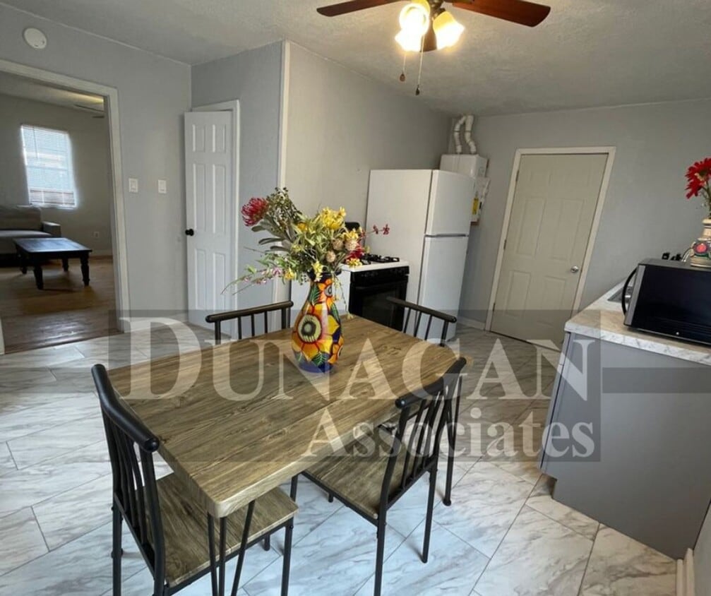 311 S Alameda St Unit 1/2, Carlsbad, NM 88220 Room for Rent in