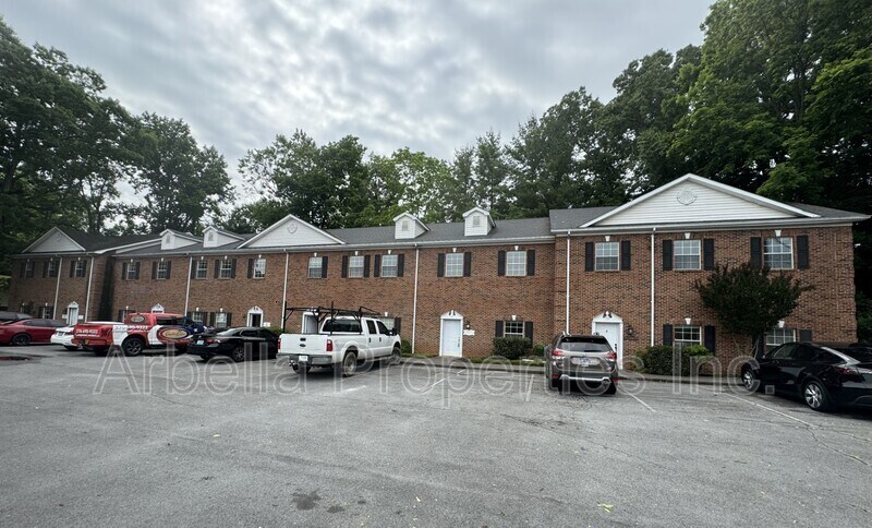 Primary Photo - 902 Sunset Dr 7B
