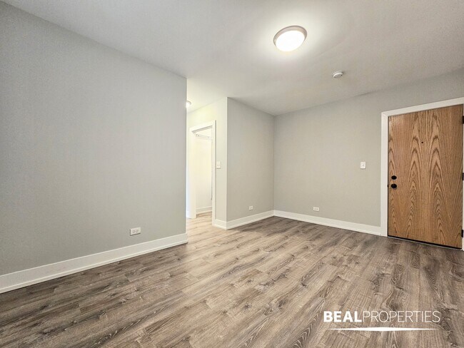 Foto del edificio - 429 W Belden Ave
