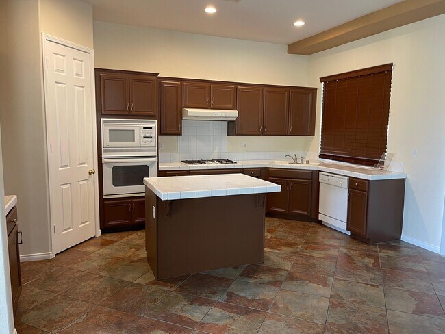 Foto del edificio - 30609 Sterling Rd