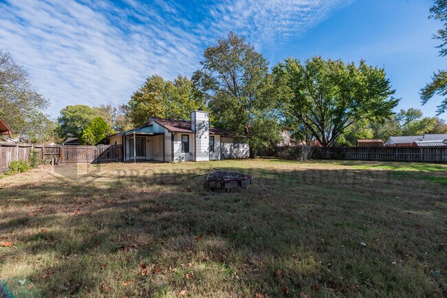 Building Photo - 1613 N Stoney Point St