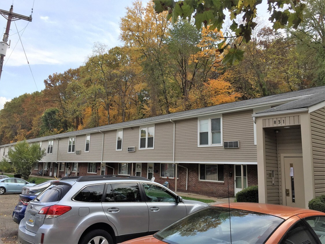 831 Sleepy Hollow Rd Unit 0, Castle Shannon, PA 15234 Apartment for