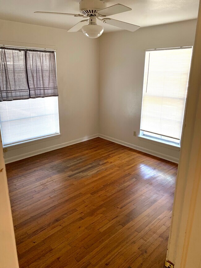 Bedroom #2 - 211 Avant Ave