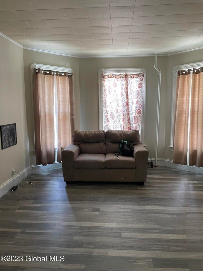 Building Photo - 1576 Carrie St