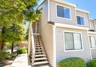 Building Photo - 2701 Harvest Ln