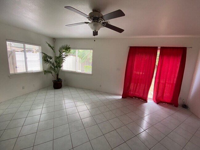 Building Photo - Kapolei Knolls: 4-bed, 2.5 bath with garag...