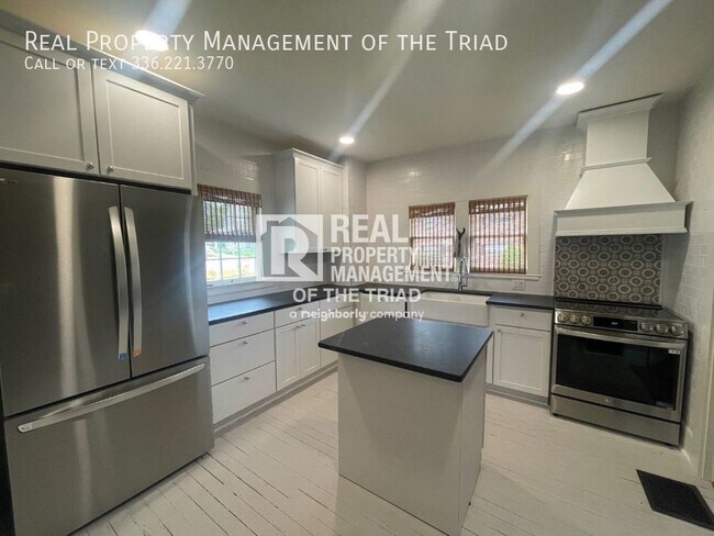 Building Photo - Exquisite 4bd/2ba Renovated Home in West S...