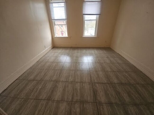 Foto del edificio - 2504 W.Scott (Aka 1143 S 25th)