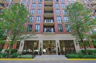 Building Photo - 343 W Old Town Ct