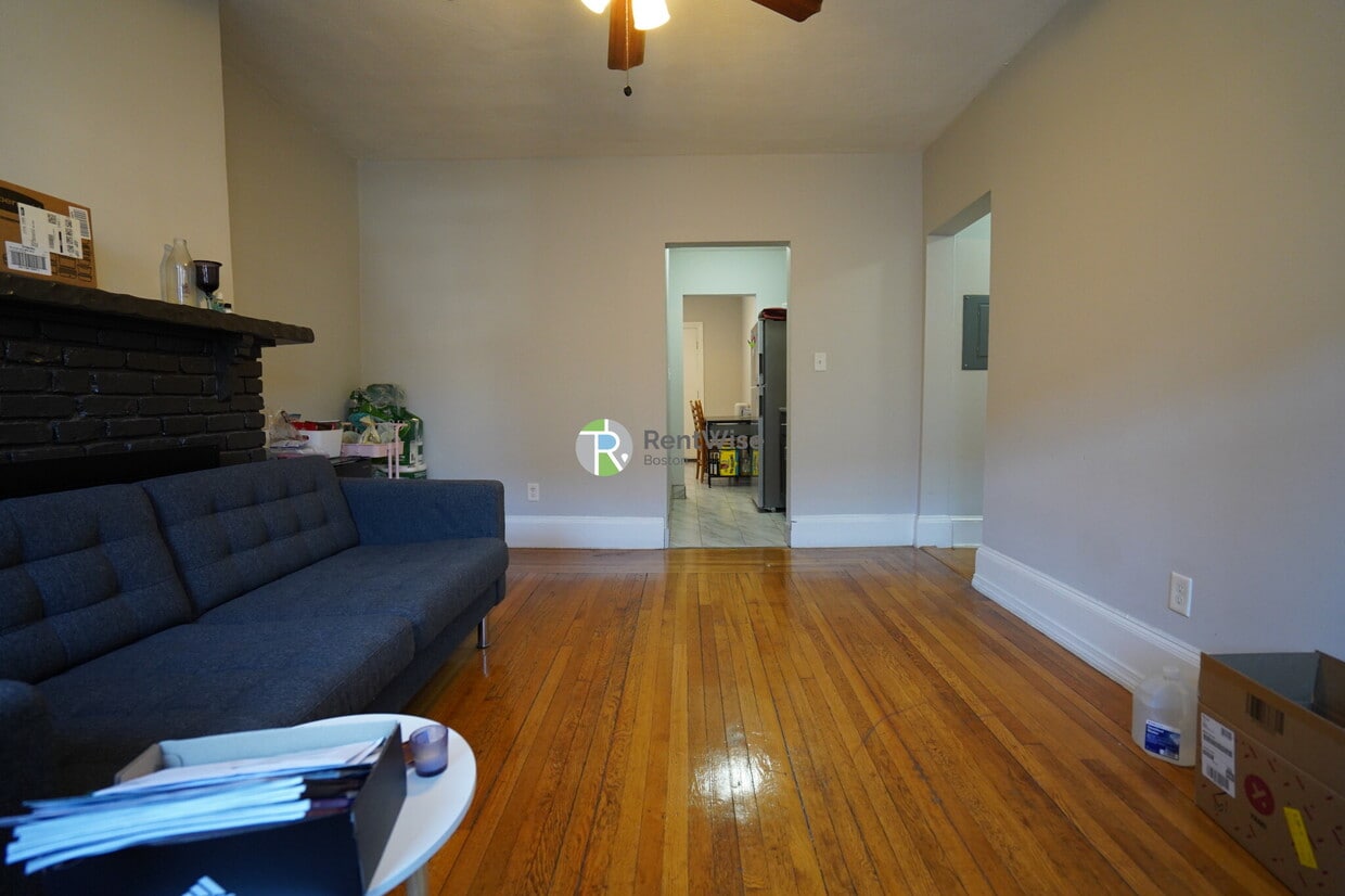 Photo - 146 Chiswick Rd. Unit 3