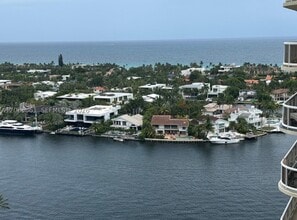 Building Photo - 20191 E Country Club Dr