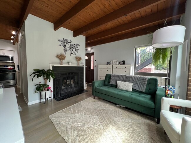 Building Photo - 2644 N Wayne Ave