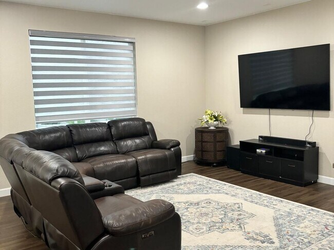 Photo - 4 Bedroom Single Family Home in Anthem, Br...