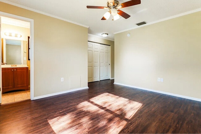 Building Photo - 3227 Lenwood Dr