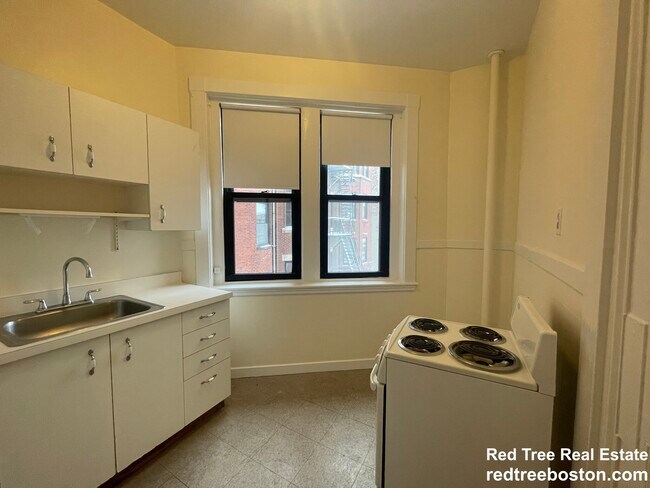 Building Photo - 504 Beacon St