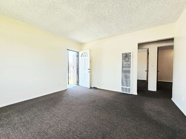 Building Photo - Charming and affordable 2-bedroom, 1-bath ...