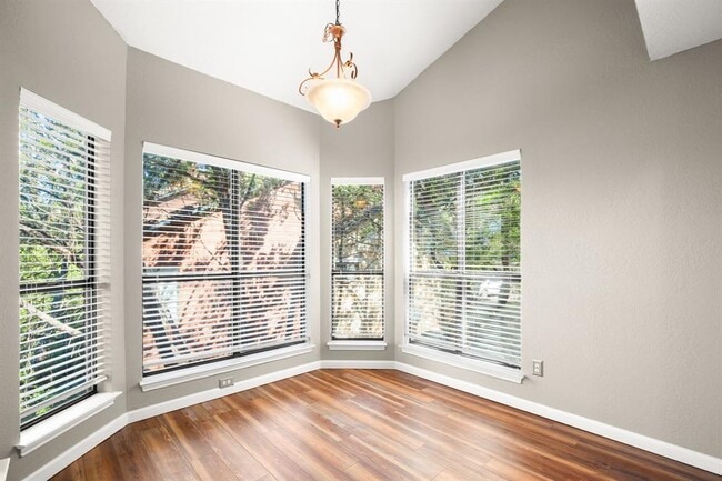 Building Photo - 4711 Spicewood Springs Rd