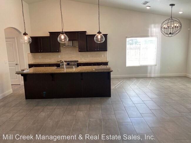 Foto del edificio - 4 br, 3 bath House - 3937 W Clinton