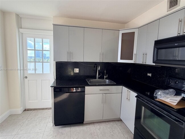 Foto del edificio - 3703 NE 166th St