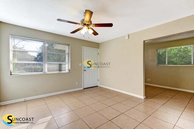 Foto del edificio - 2156 Bunting Dr