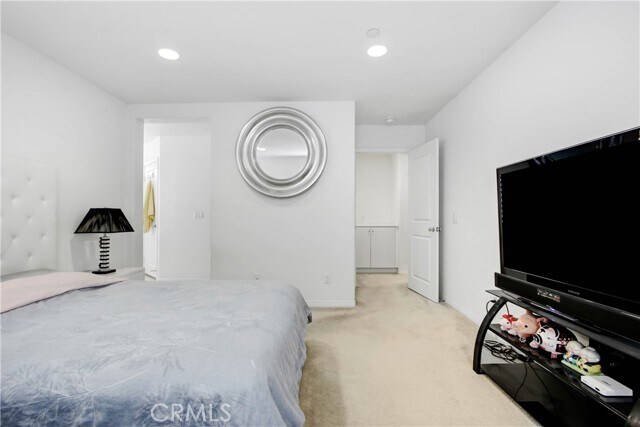 Building Photo - 27 Linden Ln